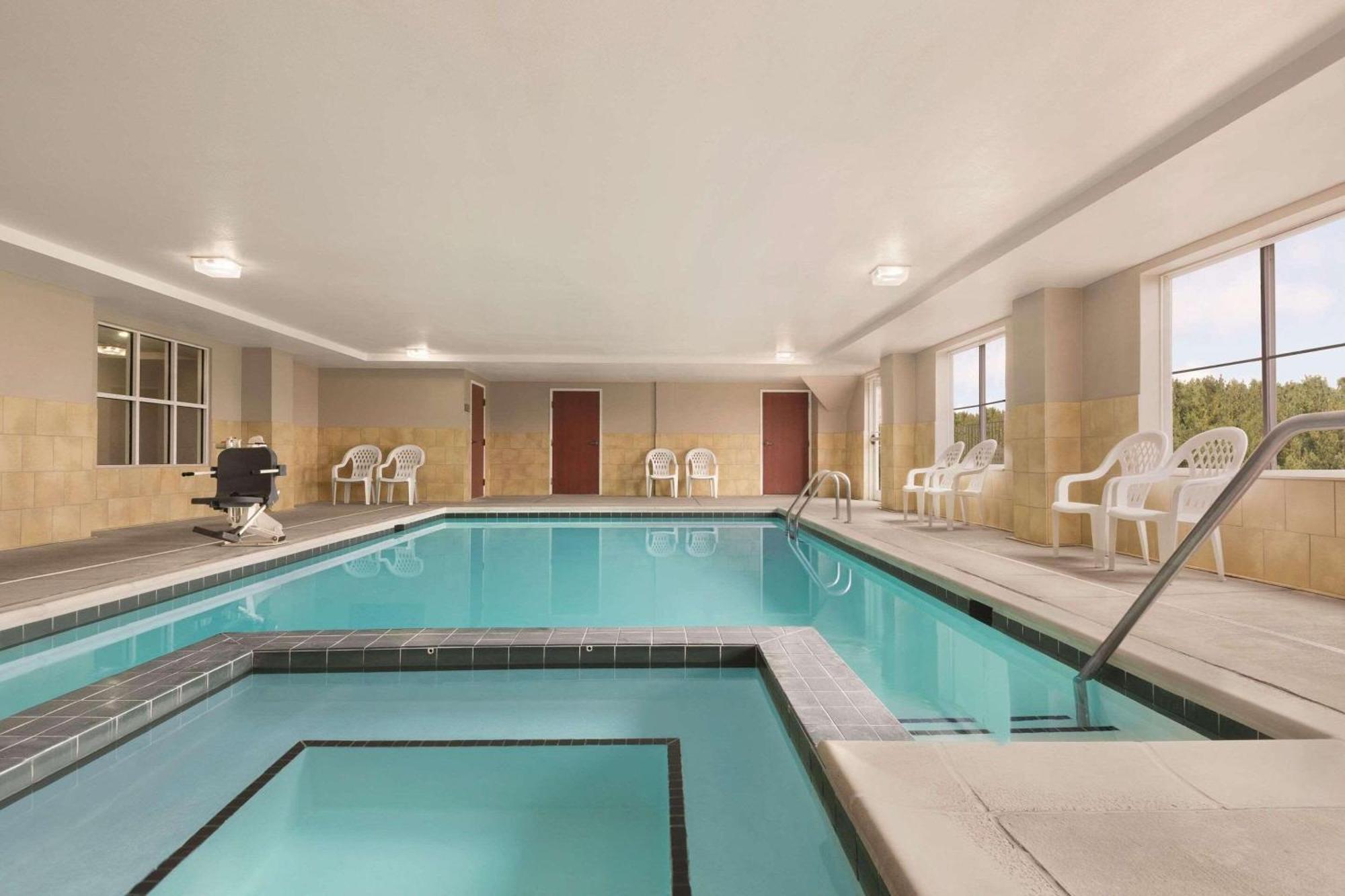 Country Inn & Suites By Radisson, Wytheville, Va Buitenkant foto