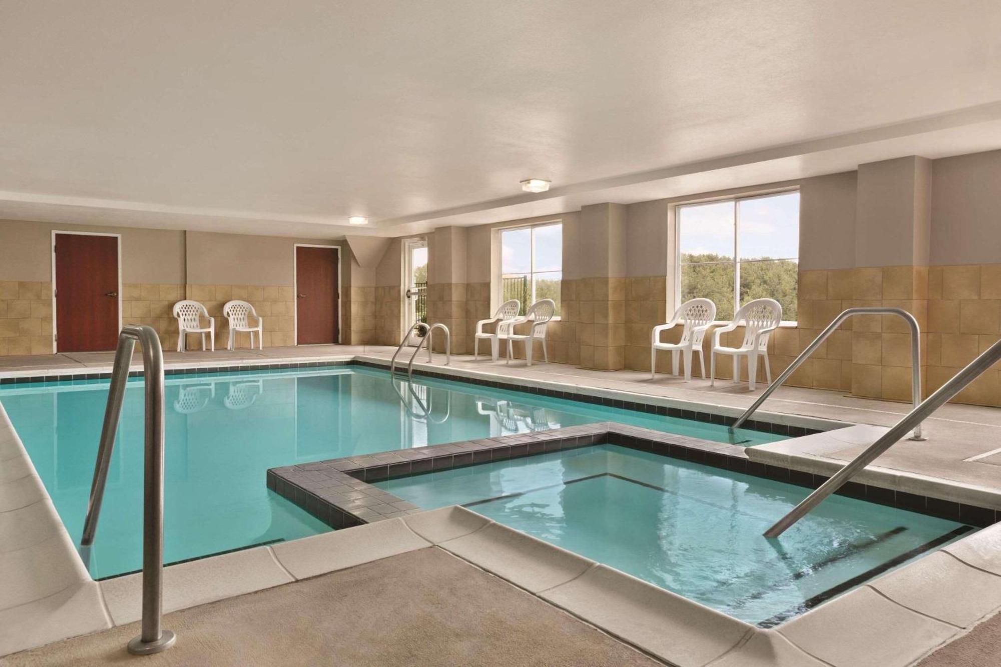 Country Inn & Suites By Radisson, Wytheville, Va Buitenkant foto